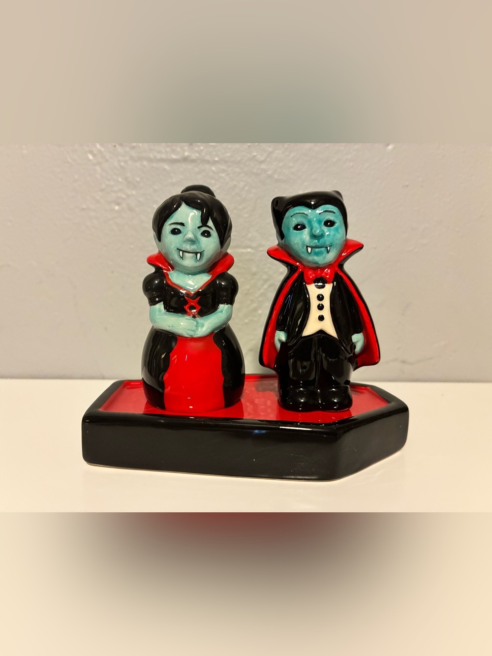 Cracker Barrel Halloween Vampires Salt and Pepper Shakers